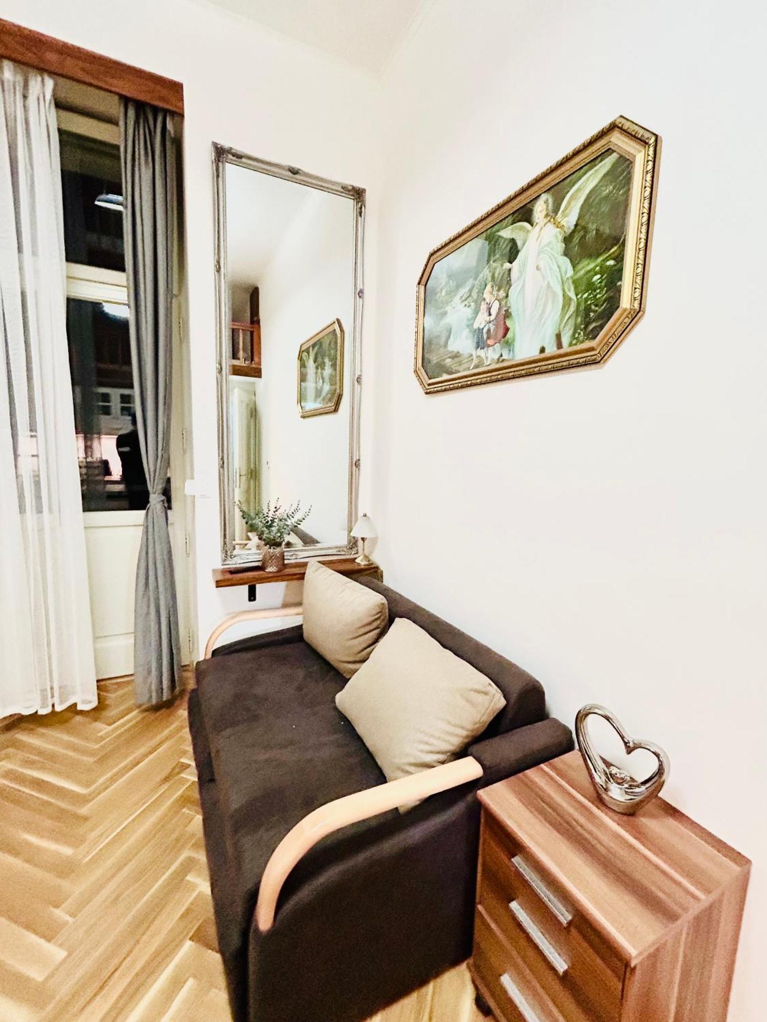 Cozy Design Homestay With Terrace Прага Экстерьер фото