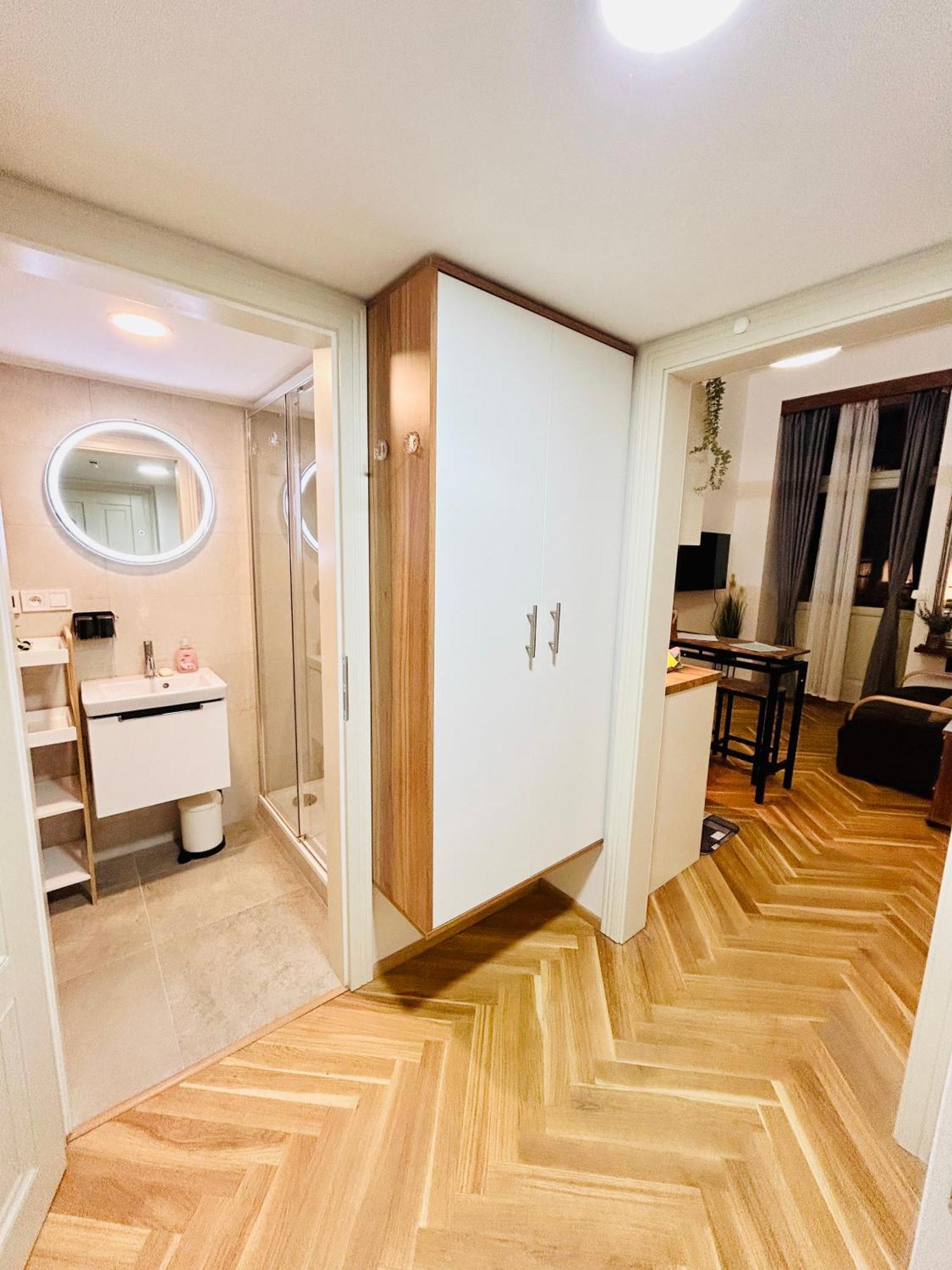 Cozy Design Homestay With Terrace Прага Экстерьер фото